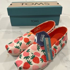 Toms birch spring strawberries printed canvas shoes